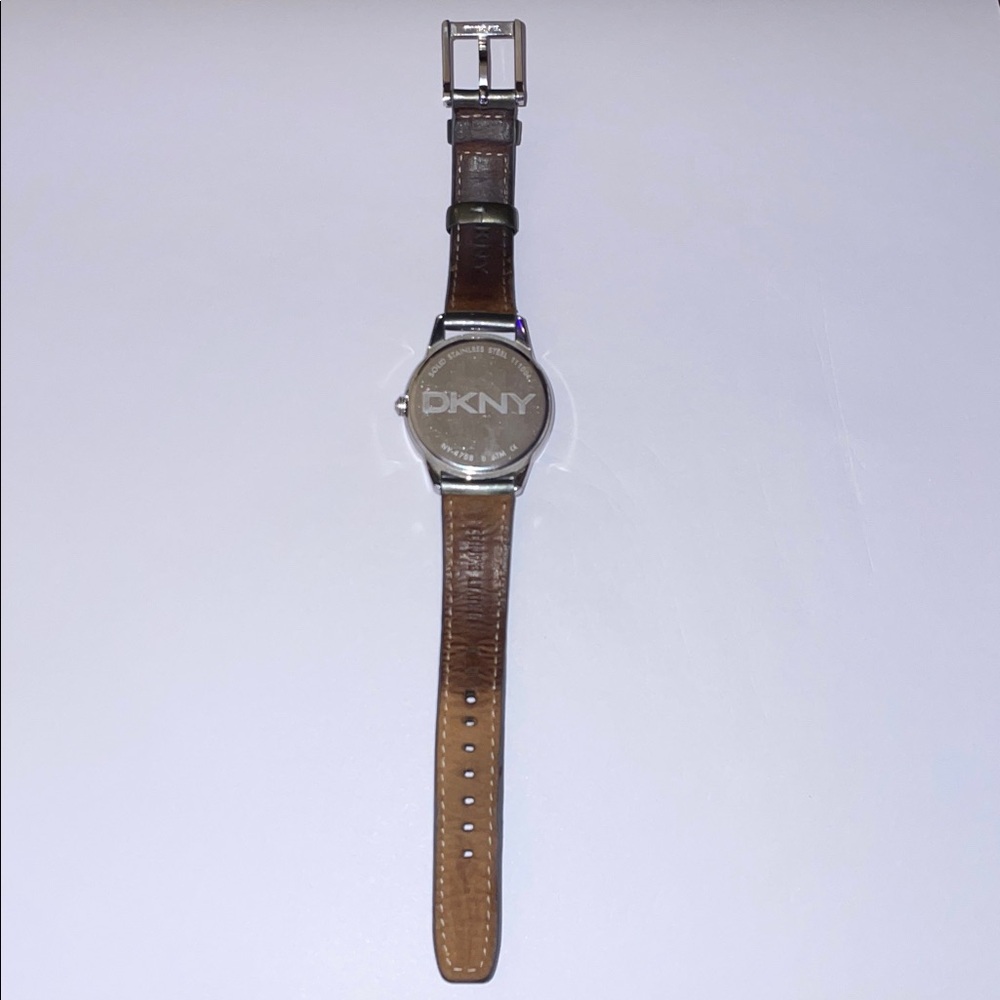 DKNY Women’s watch with silver case. Mother of Pearl dial. - Picture 3 of 7